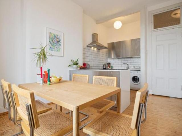 Flat for sale in Hillhead, Scotland