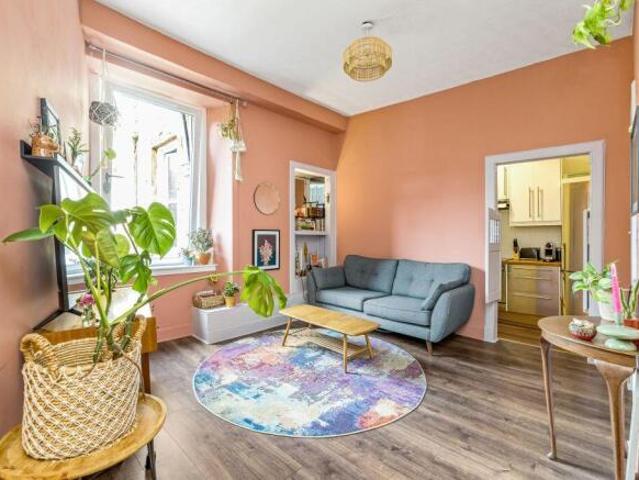 Flat for sale in Hillside, Leith