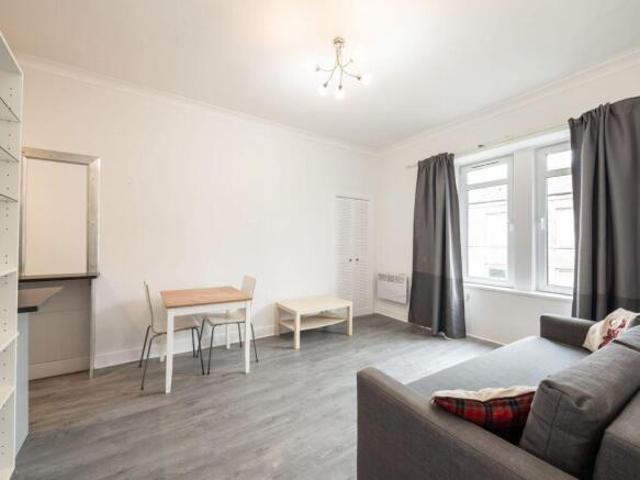Flat for sale in Old Town, Scotland