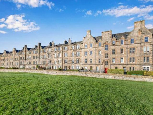 Flat for sale in Meadowbank, Scotland