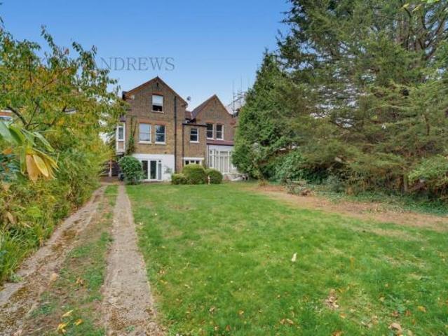 Flat for sale in Ealing, Greater London