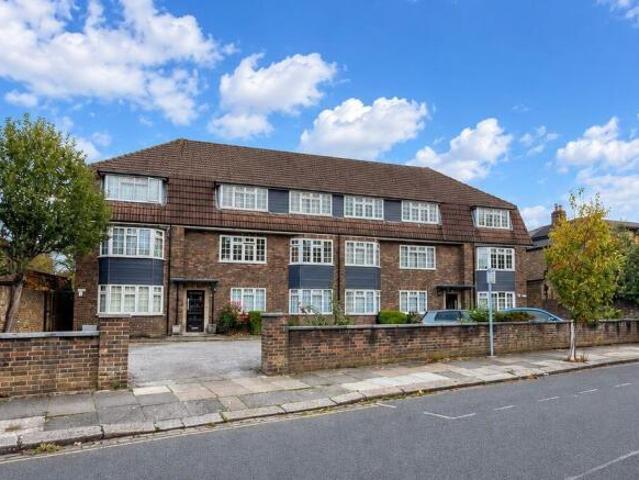 Flat for sale in Ealing, Greater London
