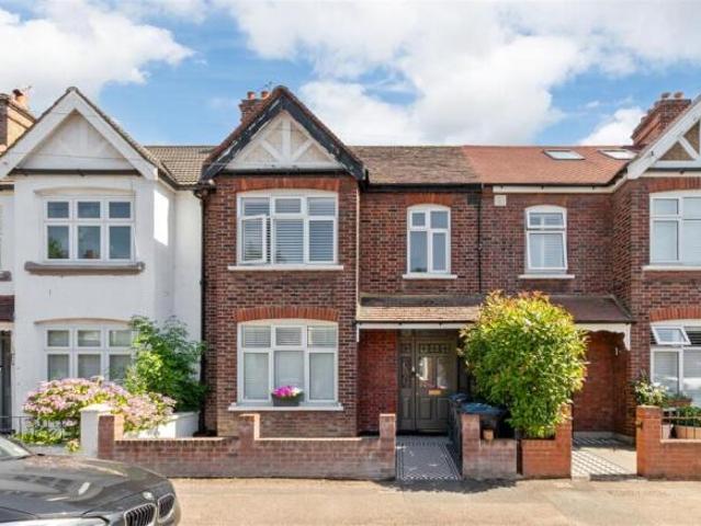 Flat for sale in New Malden, Greater London