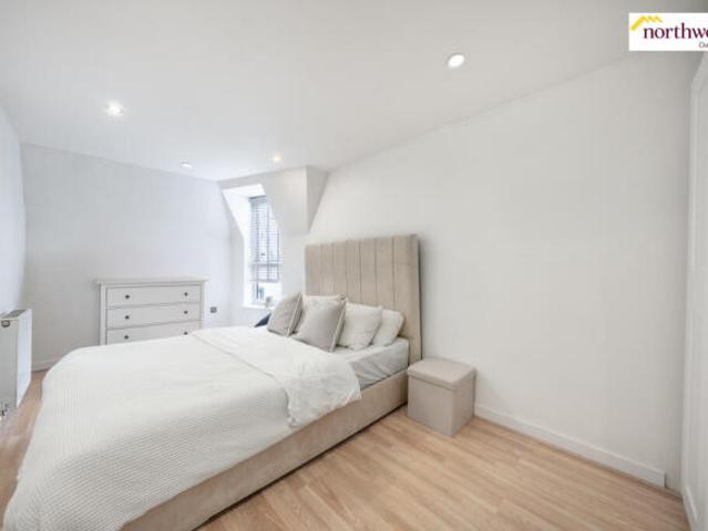 Flat for sale in Bushey