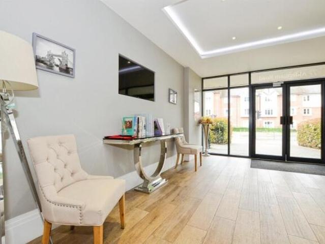 Flat for sale in Connaught Park, Bushey