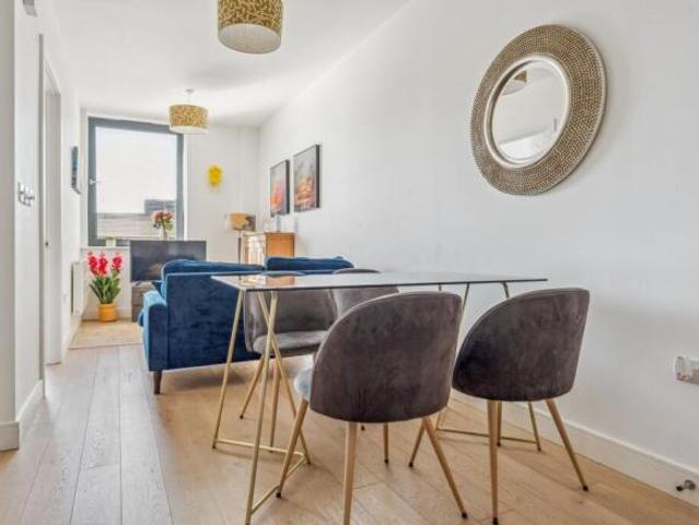 Flat for sale in Bushey