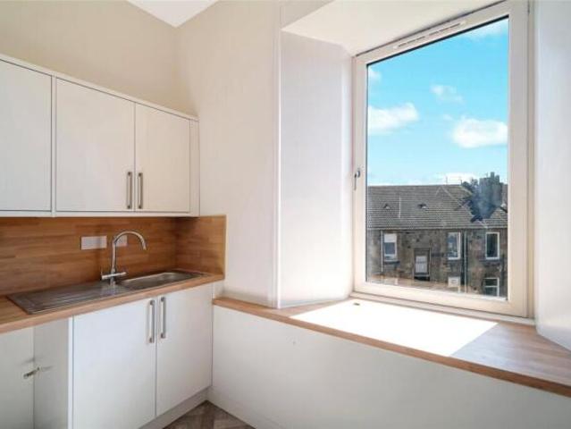 Flat for sale in Garngad, Scotland