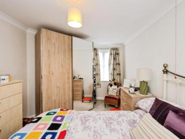 Flat for sale in Gorseinon, Wales