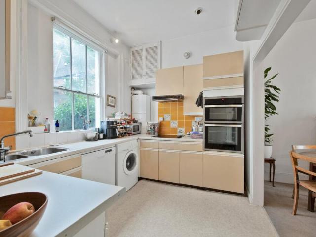 Flat for sale in Barnsbury, Greater London