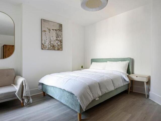 Flat for sale in Cat Hill