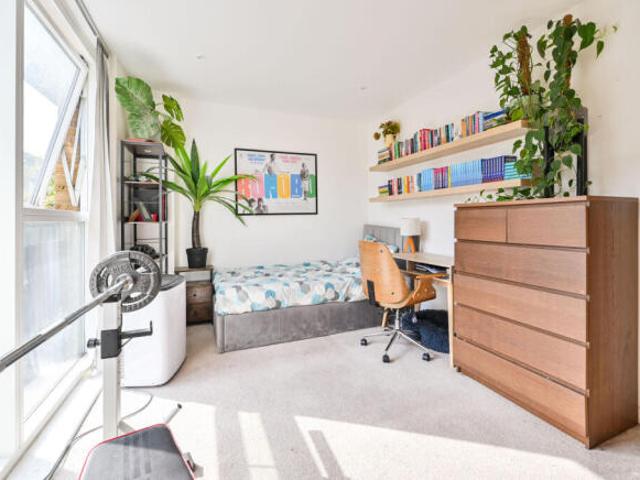 Flat for sale in Elephant and Castle, Greater London