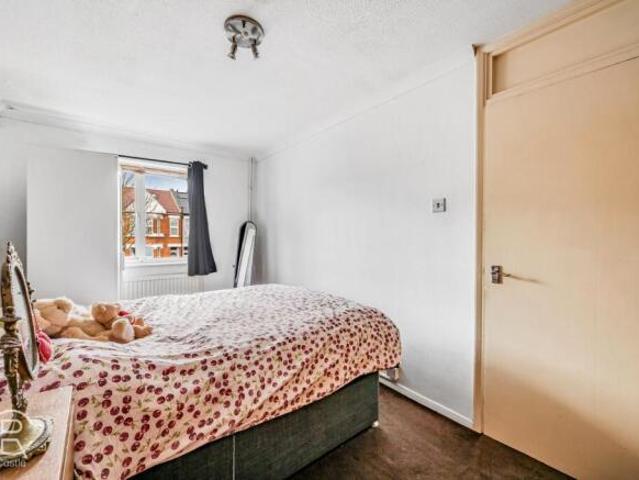 Flat for sale in Cat Hill