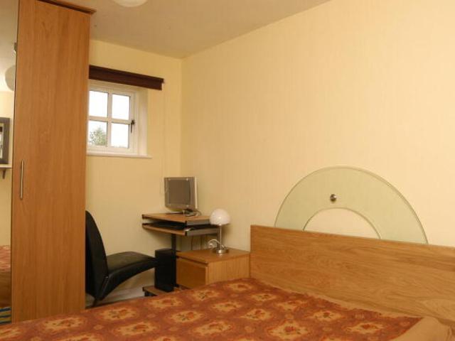 Flat for sale in Poplar Grove, Greater London