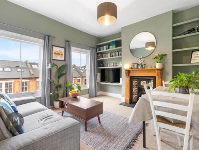 Flat for sale in Southfields, Greater London
