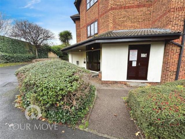 Flat for sale in Monks Orchard, Kent