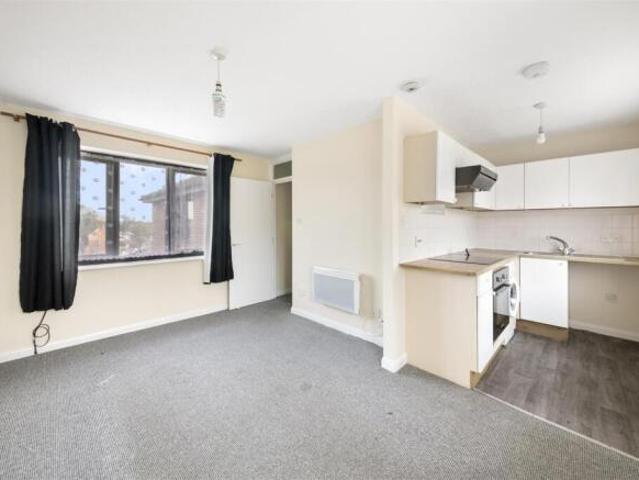 Flat for sale in Southall, Greater London