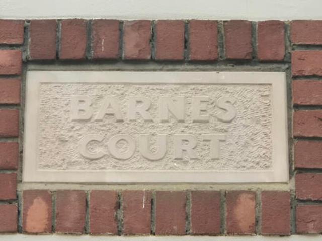 Flat for sale in Barnes, Greater London