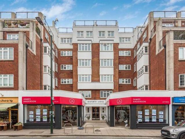 Flat for sale in Barnes, Greater London