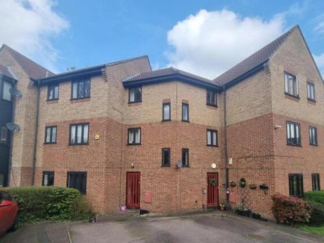 House for sale in Laindon, Essex
