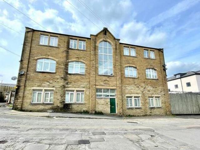 House for sale in Batley, West Yorkshire