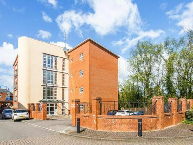 House for sale in Beaconsfield, Knotty Green
