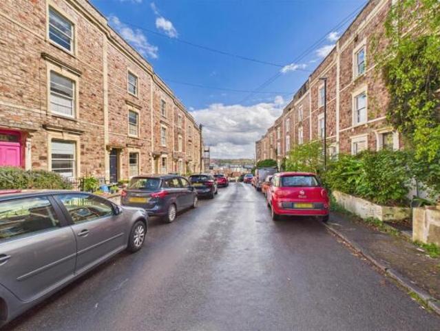 Flat for sale in Spike Island, Feckenham