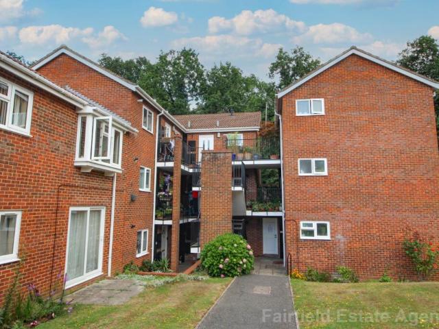 Flat for sale in Carpenders Park Flat for sale in Carpenders Park
