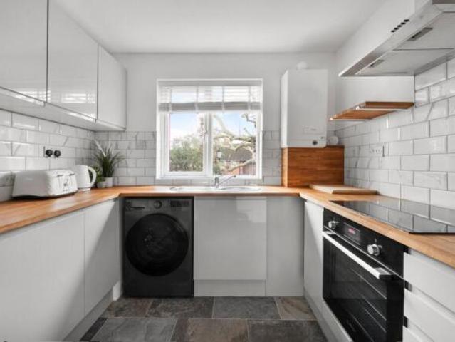 Flat for sale in North Kensington, Greater London