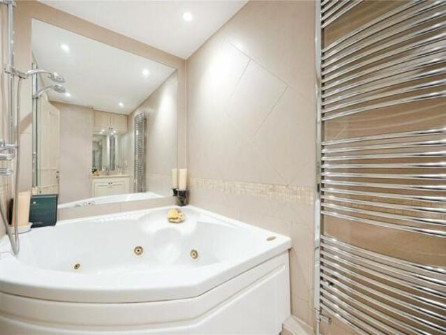 Flat for sale in Cat Hill