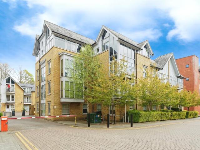Flat for sale in Wincheap, The Bridge