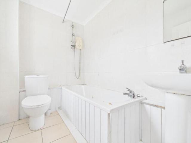 Flat for sale in Barassie, Scotland