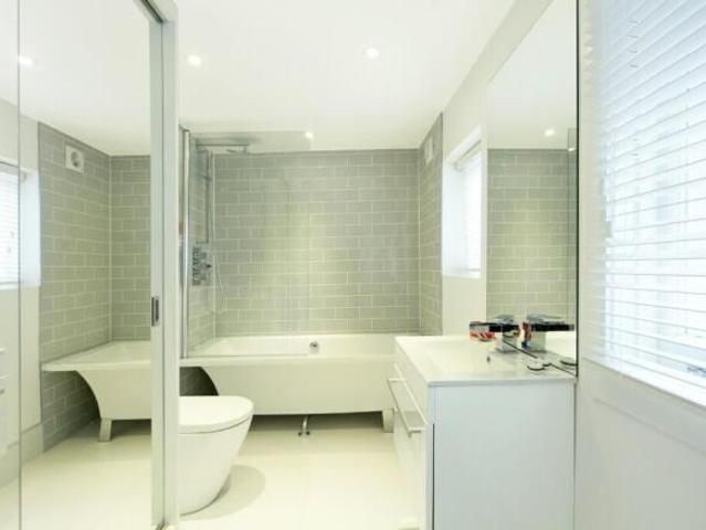 Flat for sale in Cat Hill, England