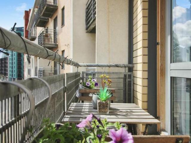 Flat for sale in West Yorkshire