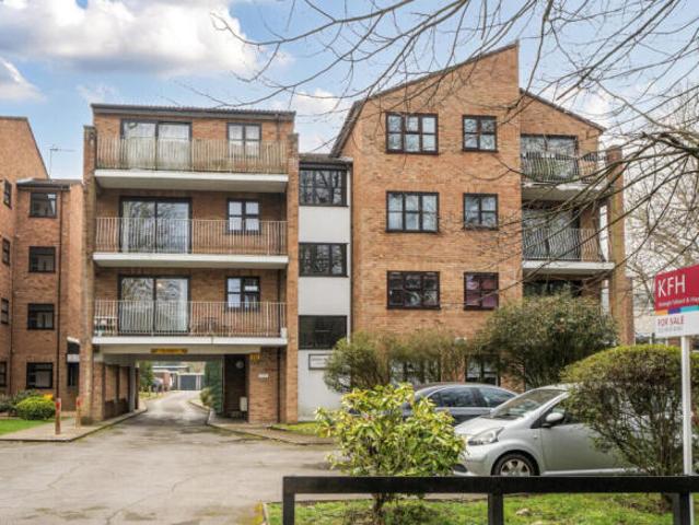 Flat for sale in London Borough of Bromley, Greater London