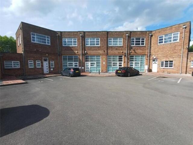 Flat for sale in Calderstones