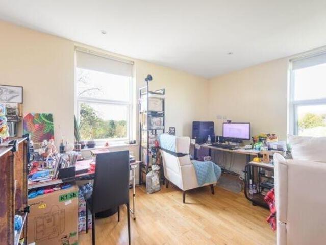 Flat for sale in Cat Hill