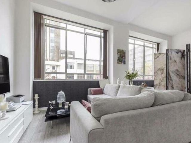 House for sale in Brentford End, Greater London