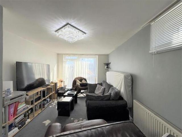 Flat for sale in Cat Hill