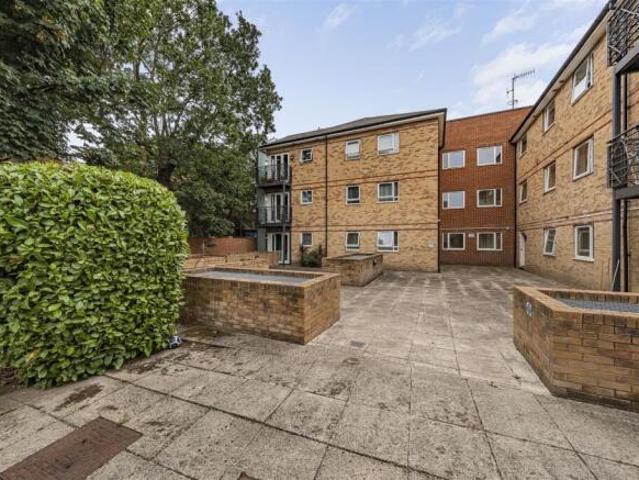 Flat for sale in Five Acres, Hertfordshire