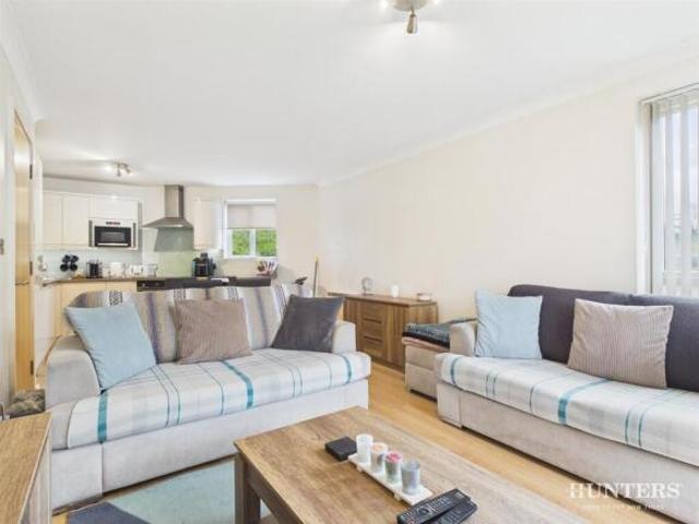 Flat for sale in Ruislip, Greater London