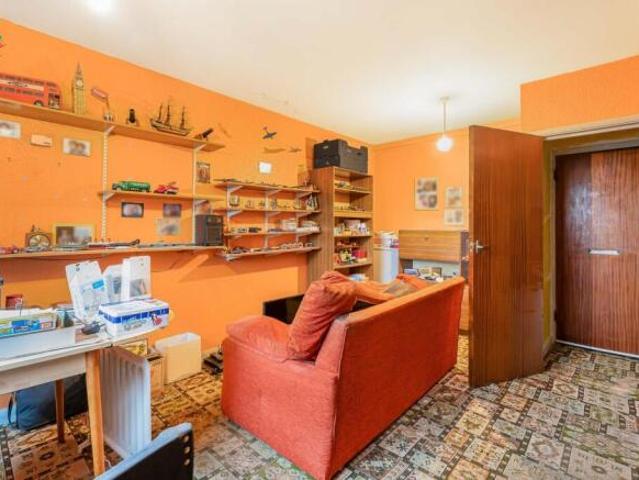 Flat for sale in Enfield, Greater London