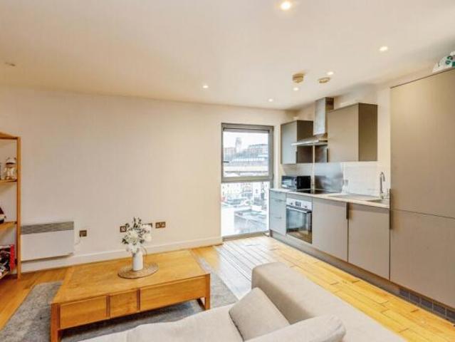 Flat for sale in Feckenham, City Of Bristol