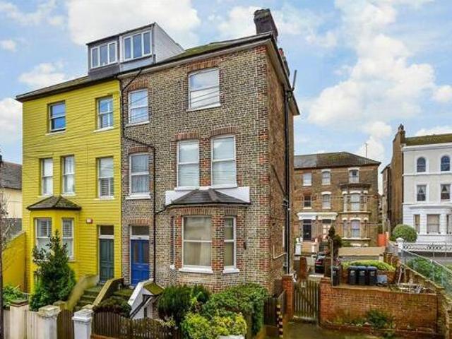 House for sale in Upton, Acol