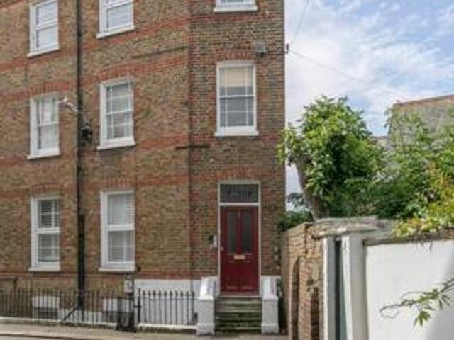 House for sale in Upton, Acol