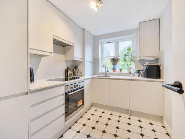 Flat for sale in Cat Hill, England