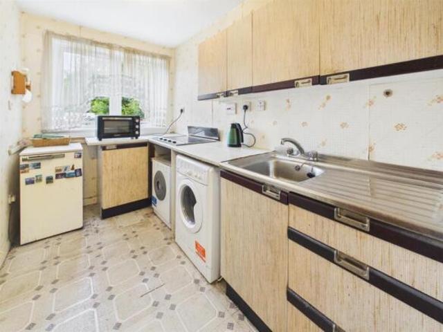 Flat for sale in Summerston, Scotland