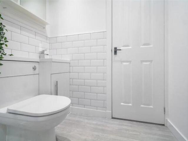 Flat for sale in Summerston, Scotland