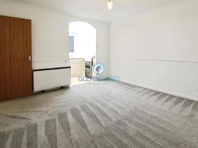 Flat for sale in Slough