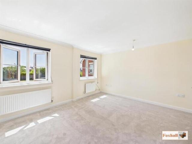 Flat for sale in California, Ipswich