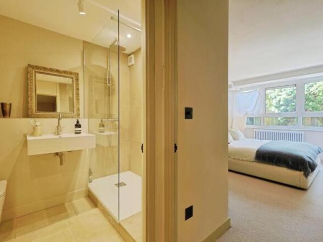 Flat for sale in Cat Hill